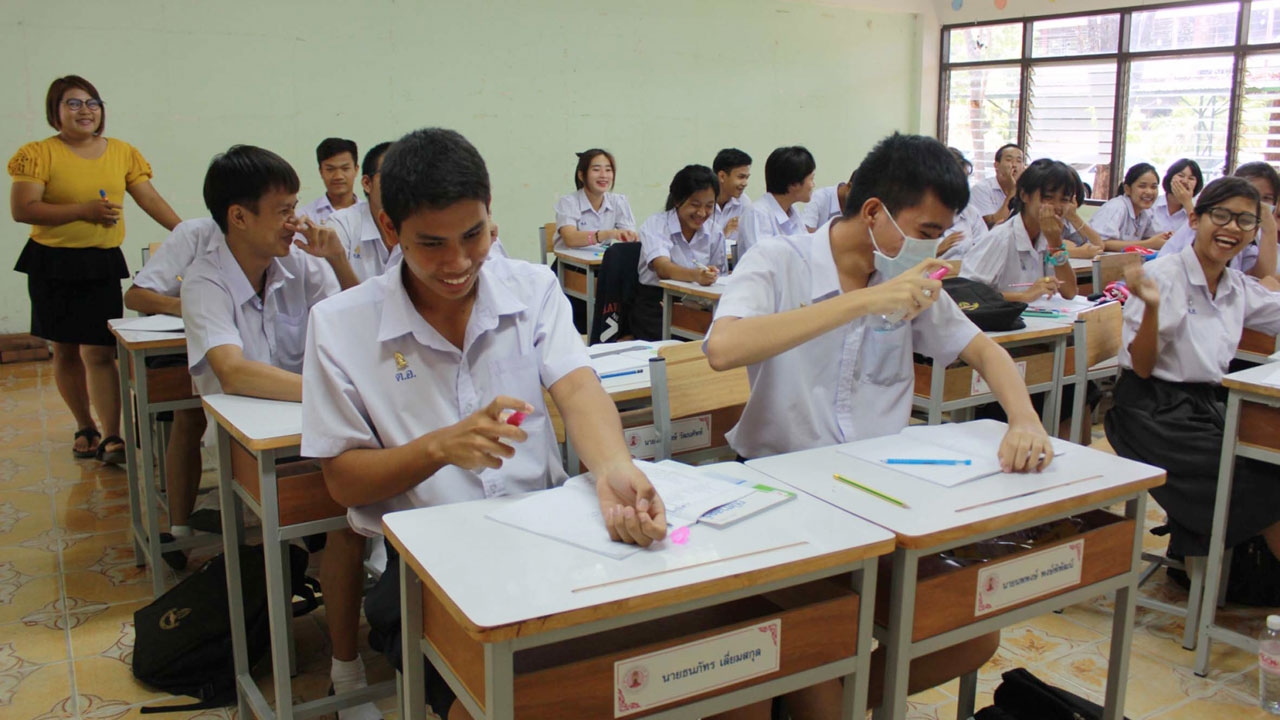 ยุงลายเพียบ หวั่นไข้เลือดออก นร.ที่พิษณุโลก ต้องจุดยาไล่ในห้องเรียน