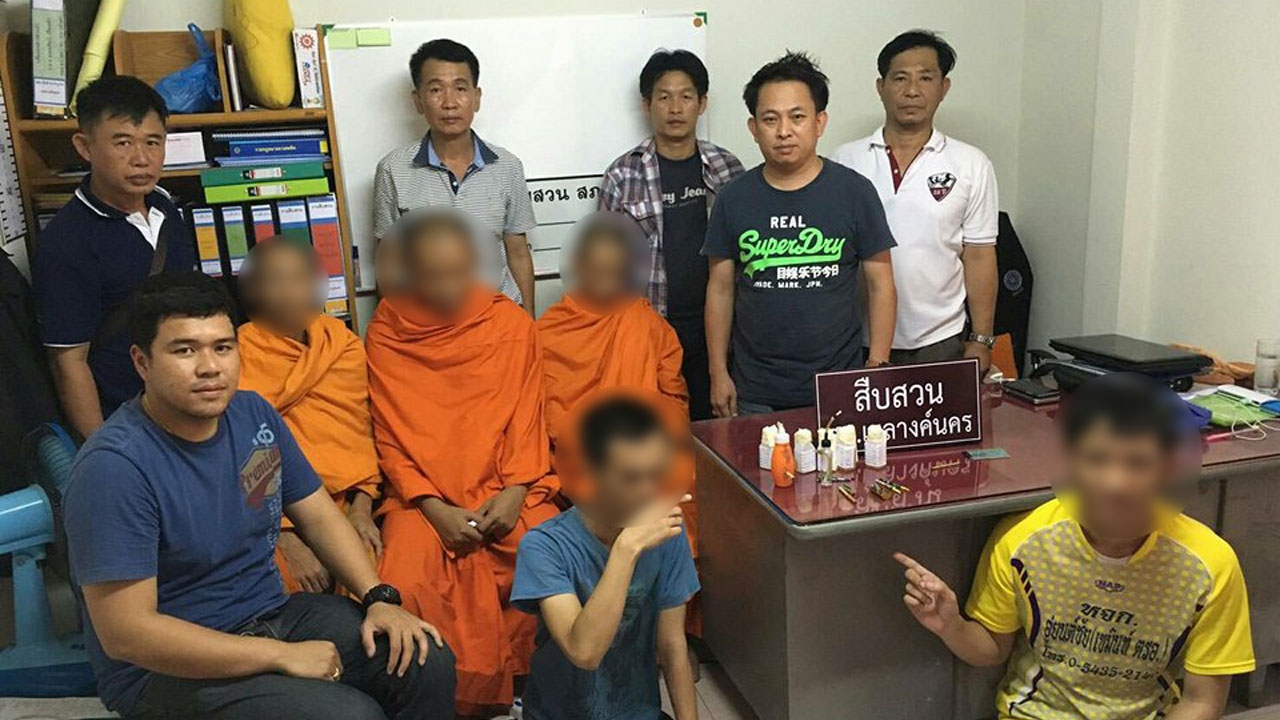 รวบพระวัดดังเมืองรถม้า มั่วสุมเสพยาคากุฏิวัด
