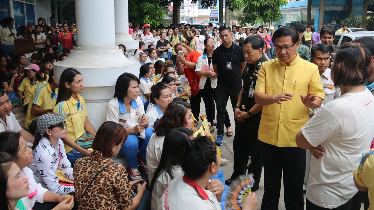 สาวโรงงานกว่า 300 คน ร้อง ผวจ.อยุธยา นายจ้างข่มขู่ โอทีไม่เท่าเทียม 