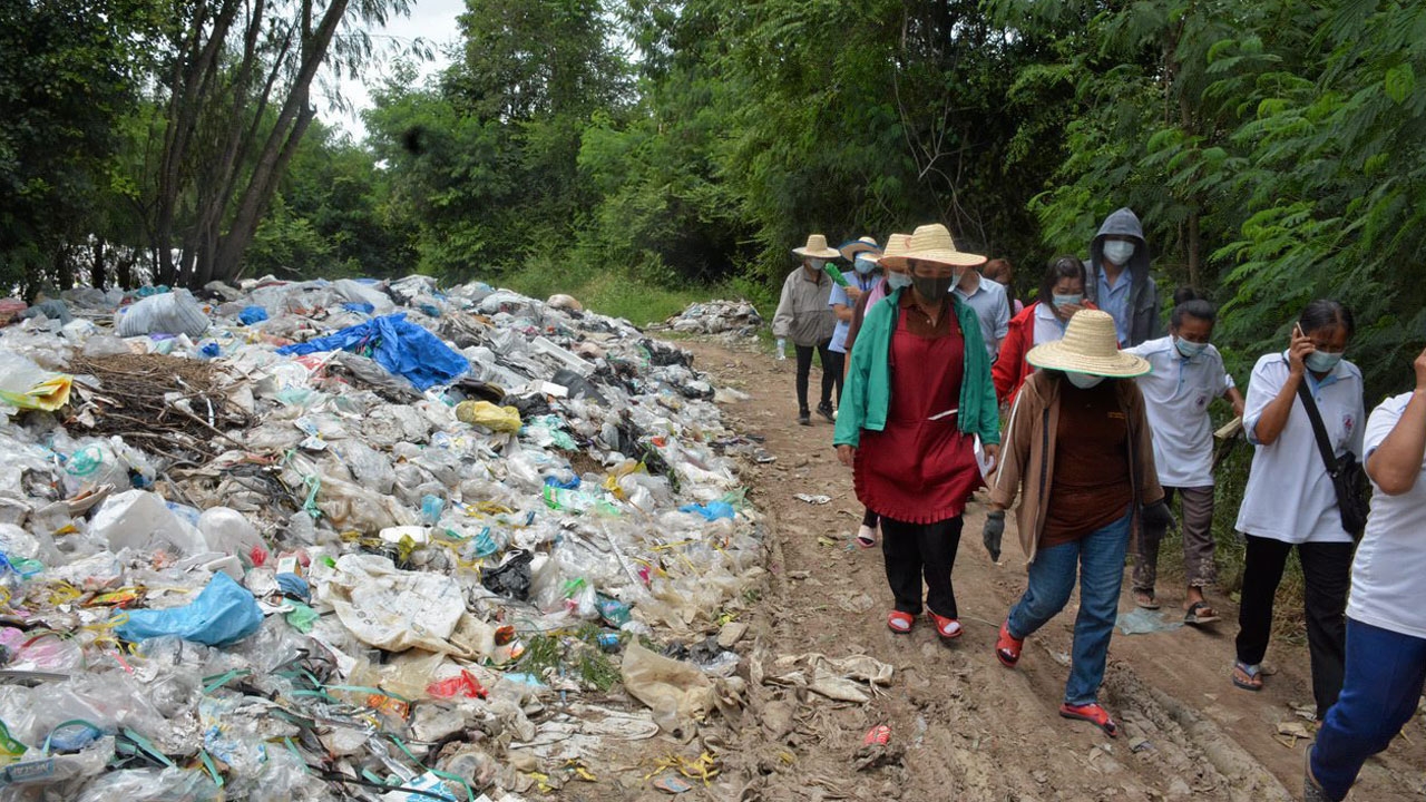 ผอ.รพ.สันป่าตองร้องศูนย์ดำรงธรรมแก้ปัญหาลอบทิ้งขยะ