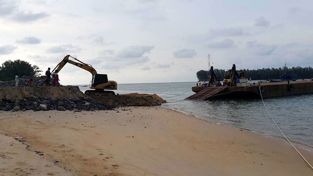 นายกฯหาดไม้ขาว สั่ง หยุดถมทะเล-ปรับชายหาด หลังระบบนิเวศเสียหาย