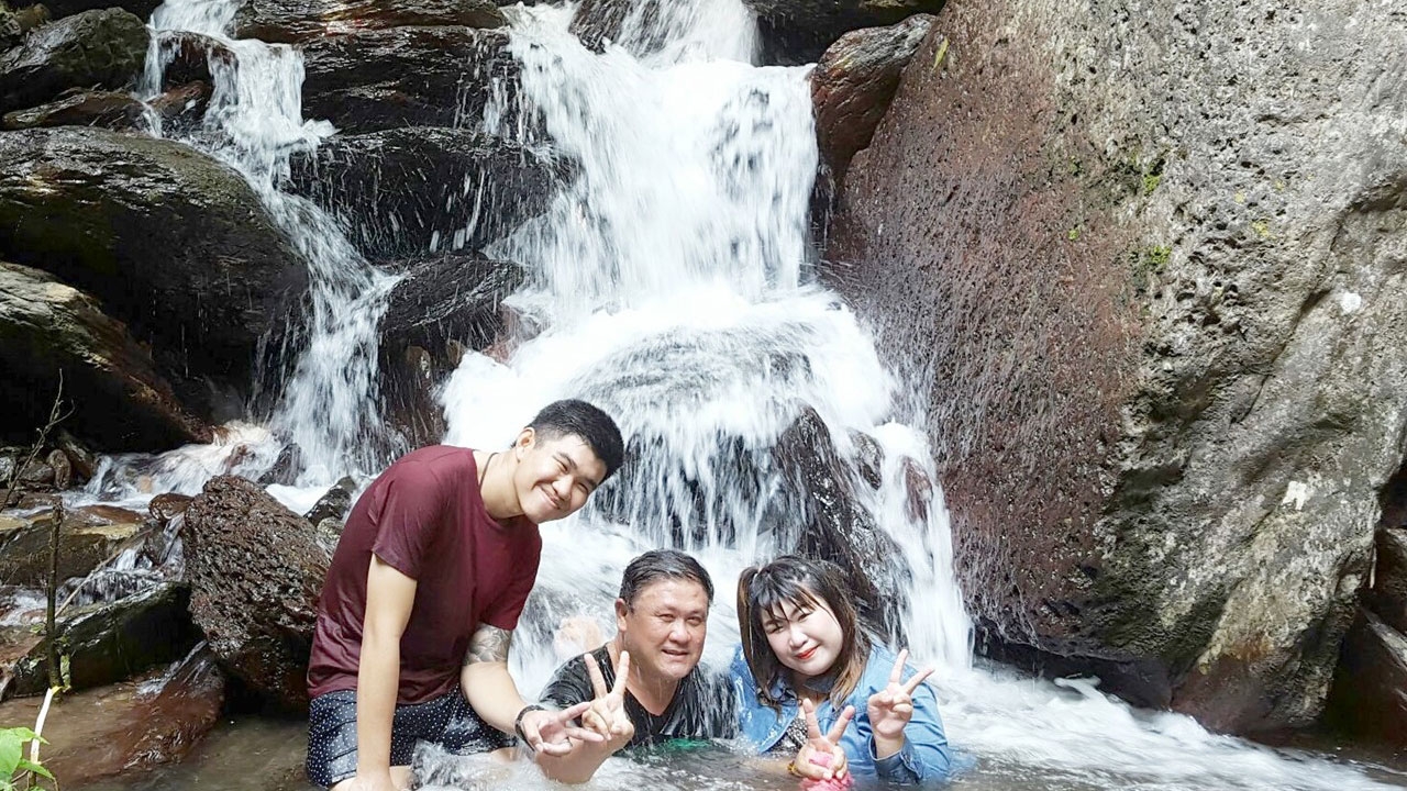 ปลายฝนต้นหนาว นทท.แห่ชมความงดงาม 'น้ำตกสายรุ้ง' เมืองสุโขทัย