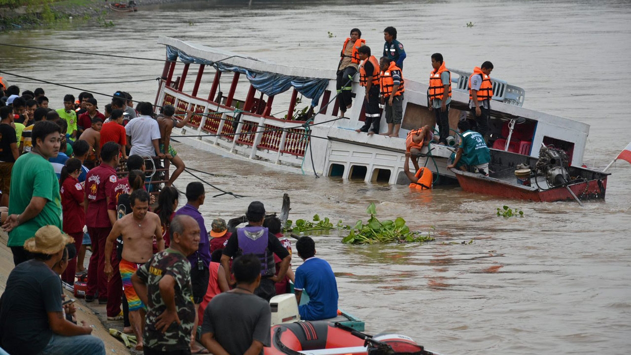 'อดุลย์' กำชับ พมจ.อยุธยา เยียวยาครอบครัวผู้ประสบเหตุเรือล่ม