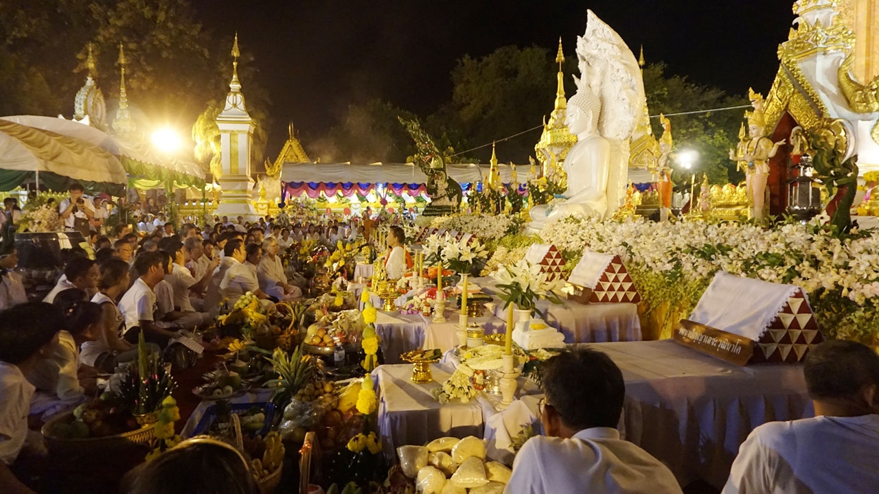 ไทย-ลาวแห่สักการะองค์พระธาตุพนม ร่วมพิธีสัตตนาคารำลึก เชื่อเสริมบารมี