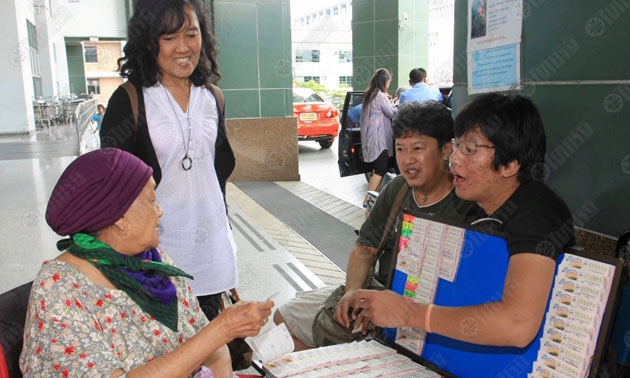 พบทหารพิการขายหวยสู้ชีวิต ชุดคุ้มครองครูใต้โดนระเบิด