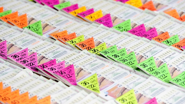 คนชอบ "หวย" ขอมารวม "เลขเด็ด" เจ้าแม่ตะเคียนทองทั่วไทย 7 มา 8 ...