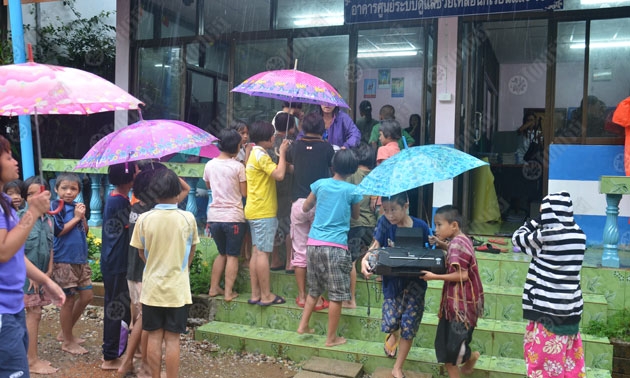 'นกเตน'ถล่มตาก ดินสไลด์ทับถนน ต้องปิดโรงเรียน