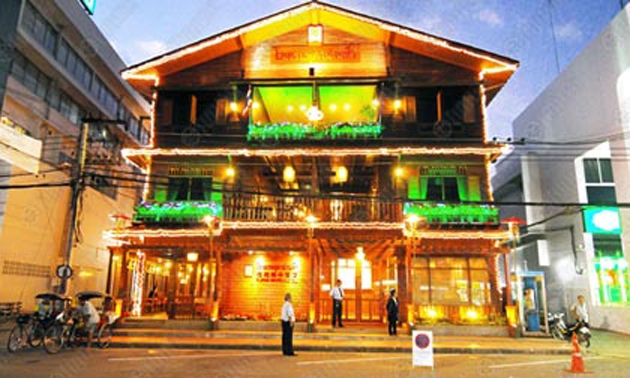 เจ้าสัวบัณฑูร อนุรักษ์โรงแรมไม้เก่าแก่ สถาปัตยกรรมดั้งเดิมของเมืองน่าน