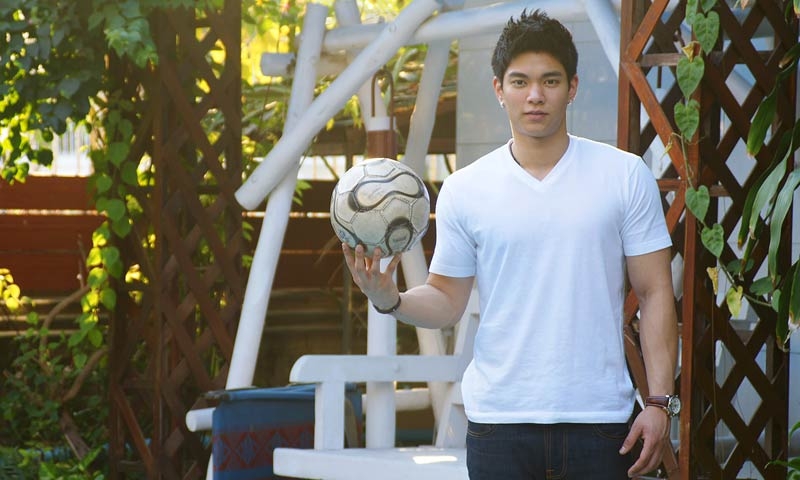 วัดหัวใจติดดิน หลานอดีตนายกฯ 'มิกกี้' ไฮโซ นายแบบ นักกีฬา..บ้าพลัง!