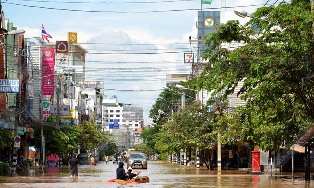 น้ำปิงลดระดับ เร่งทำความสะอาดย่านเศรษฐกิจเชียงใหม่