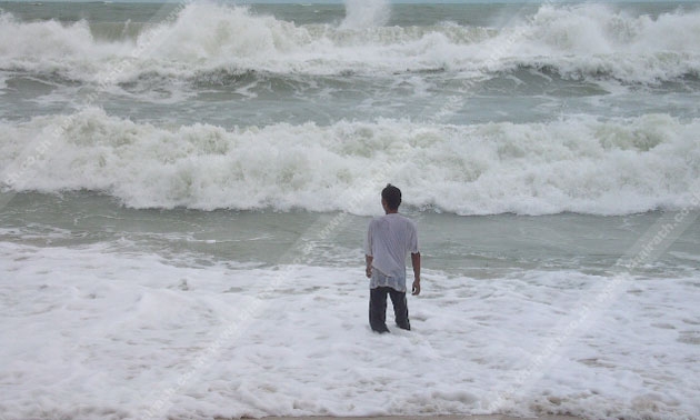 เตือนห้ามลงเล่นน้ำ'หาดเฉวง'เกาะสมุยคลื่นสูง3ม.