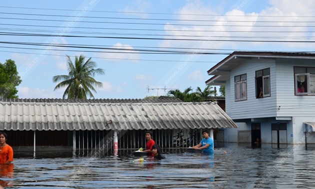 7อ.ปทุมฯวิกฤติ น้ำสูงกว่า3ม. 'ลำลูกกา'ไม่ได้รับความช่วยเหลือ