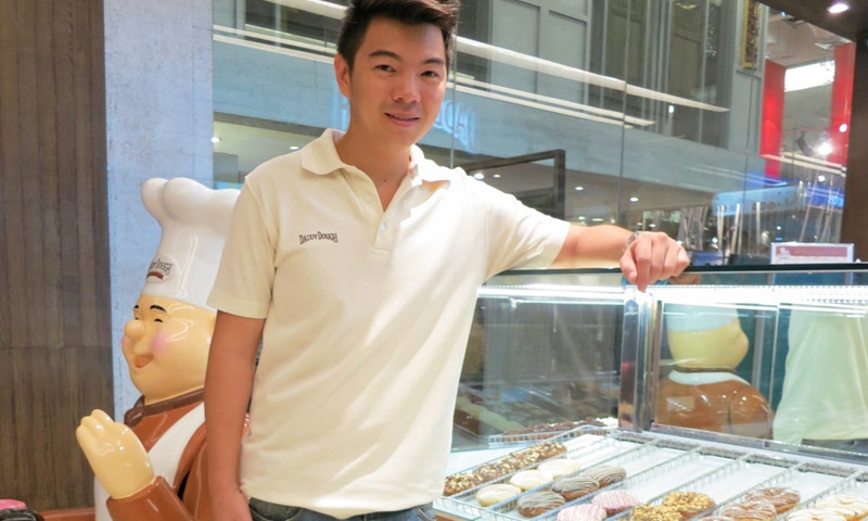 อะไรทำให้ ปีเตอร์ ทวีผลเจริญ หนุ่มไอทีเบนเข็มมาทำโดนัท