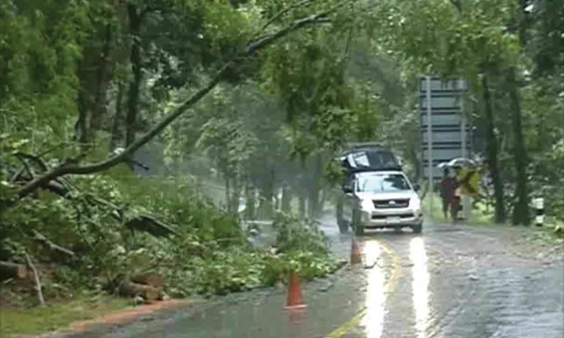 ฝนซัดดินภูเขาถล่มปิด ถ.แม่สอด-อุ้มผางอัมพาต