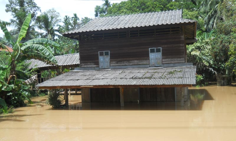 น้ำป่าทะลักเมืองตรัง ระดับสูงกว่า1เมตร 