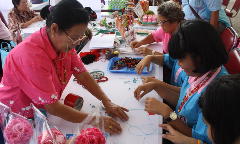 ตลาดนัดสร้างอาชีพ แหล่งปิ๊งไอเดียสร้างงานจากภูมิปัญญาไทย