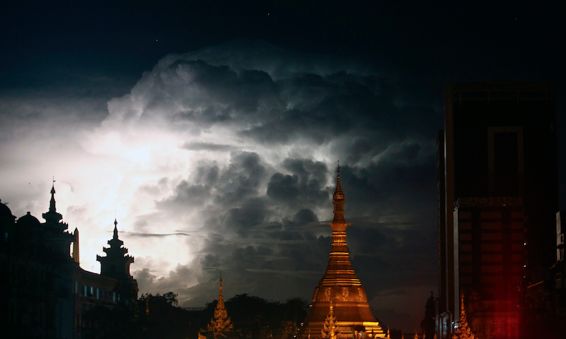 เรือโรฮิงญาหนีไซโคลน 'มาฮาเซน' ล่มกลางทะเล สูญหายหลายสิบ