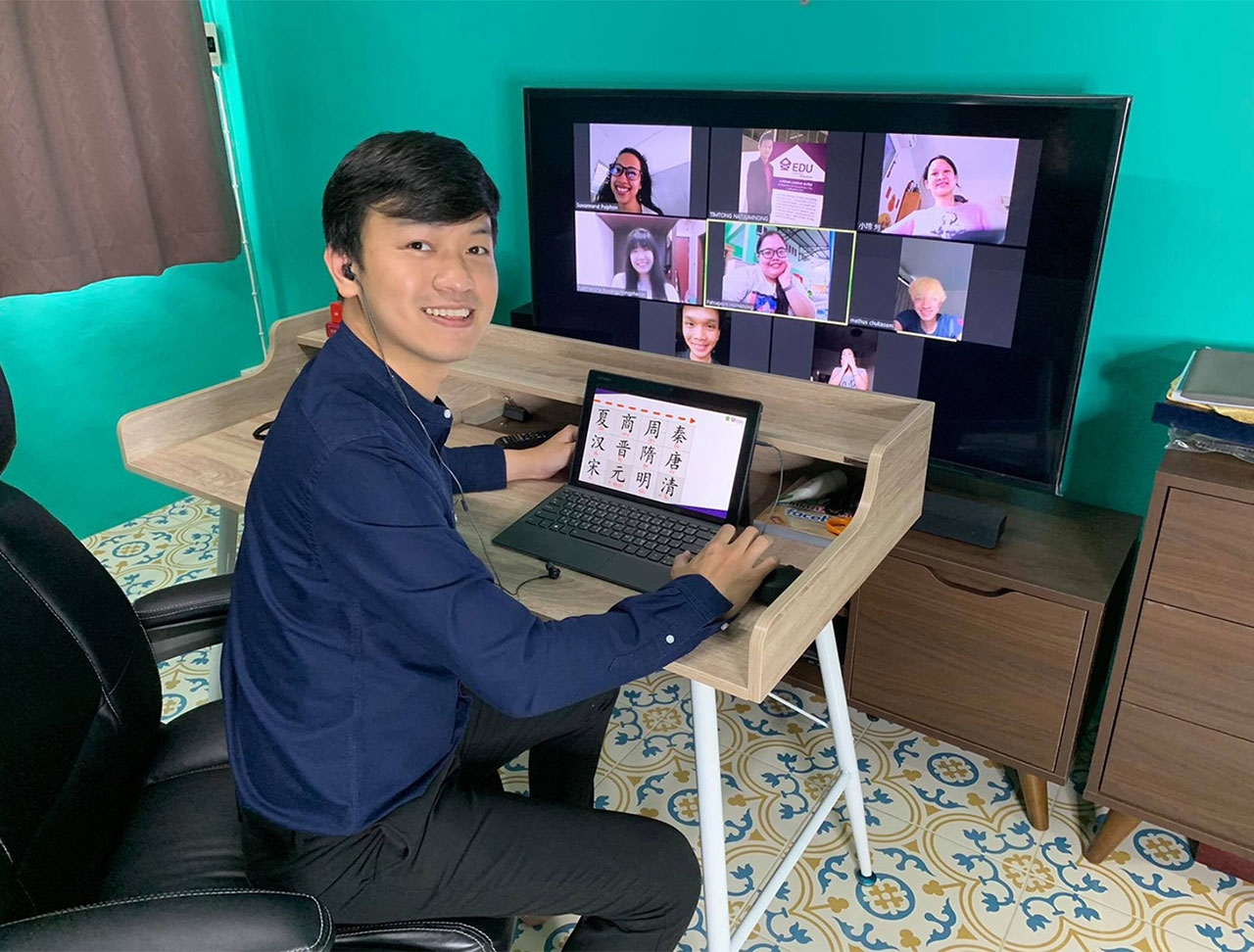 อาจารย์ทิมทอง นาถจำนง หัวหน้าสาขาวิชาการสอนภาษาจีน คณะศึกษาศาสตร์ พีไอเอ็ม