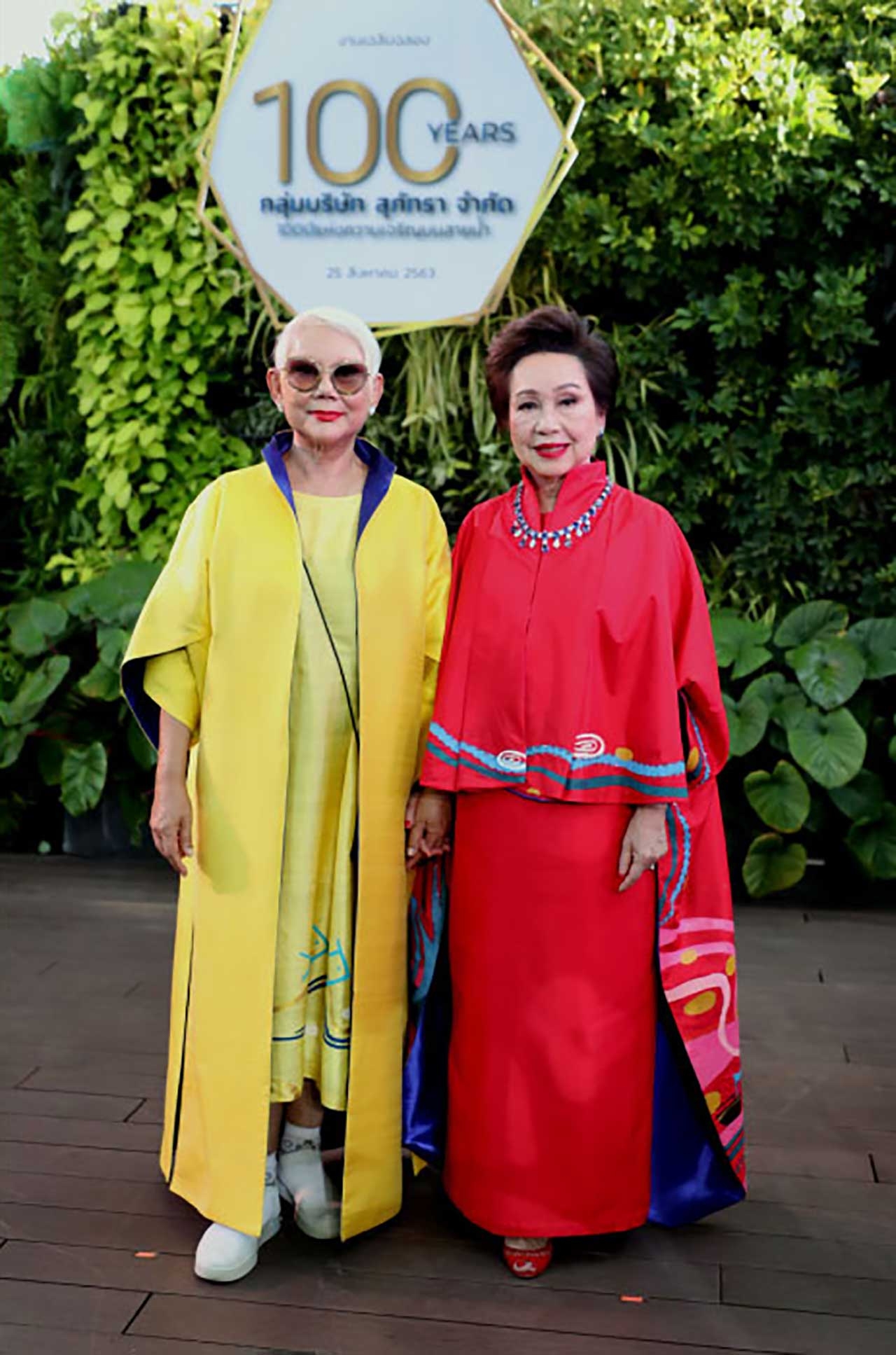 ภัทราวดี มีชูธน และ สุภาพรรณ พิชัยรณรงค์สงคราม