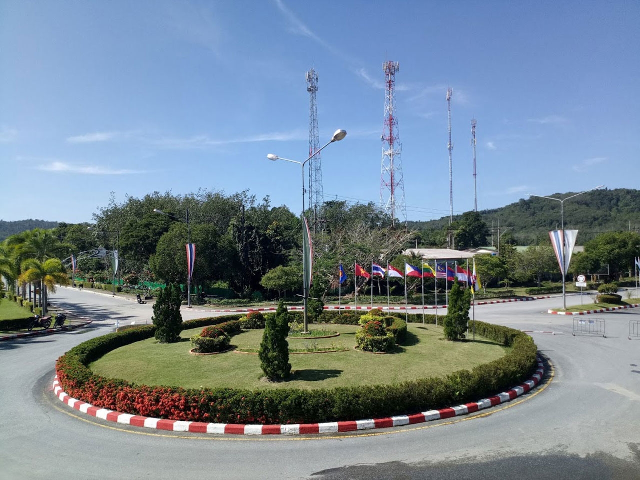 ถนนบริเวณวงเวียนในมหาวิทยาลัยฟาฏอนี ที่จะเข้าแก้ไขปัญหา