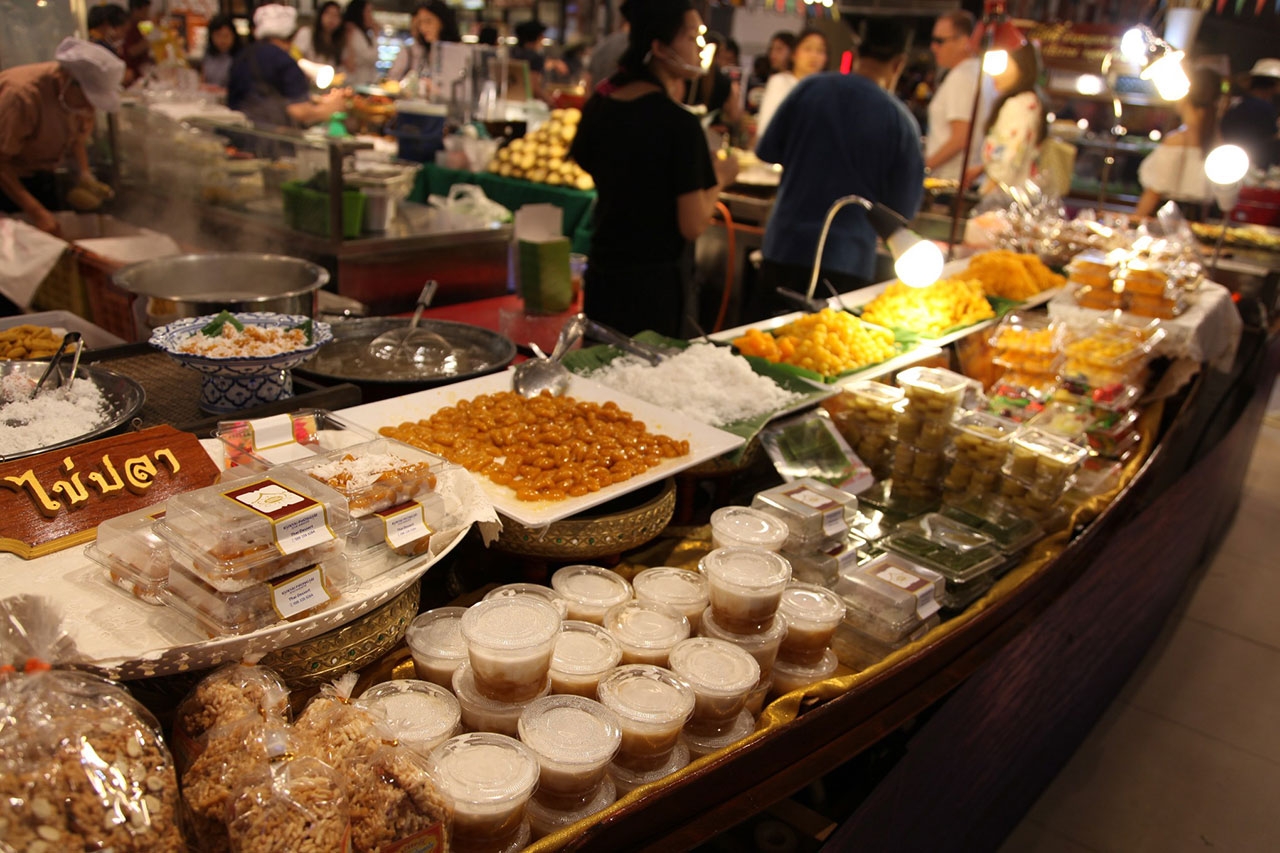 หลากหลายความอร่อย กับขนมไทย ที่รวบรวมไว้ภายในงาน