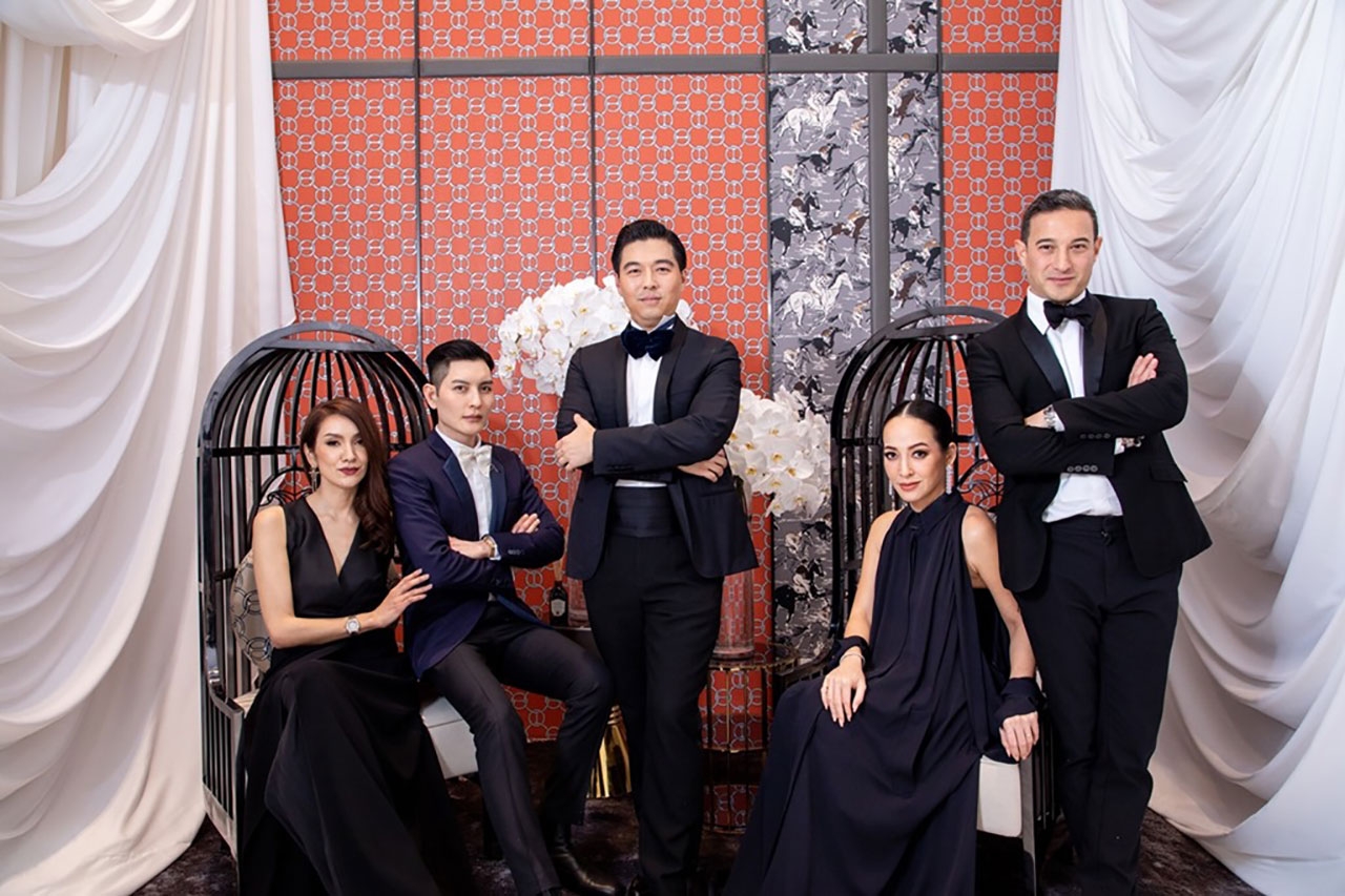 คุณฟา เบเนเดทตี้ คุณอัครรัฐ วรรณรัตน์ คุณสรรพสิทธิ์ ฟุ้งเฟื่องเชวง คุณจริยดี สเป็นเซอร์ และ              คุณเจย์ สเป็นเซอร์