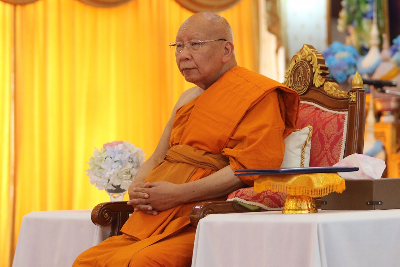 พระพรหมวชิรญาณ กรรมการมหาเถรสมาคม เจ้าอาวาสวัดยานนาวา ให้ธรรมเทศนาเปิดงาน