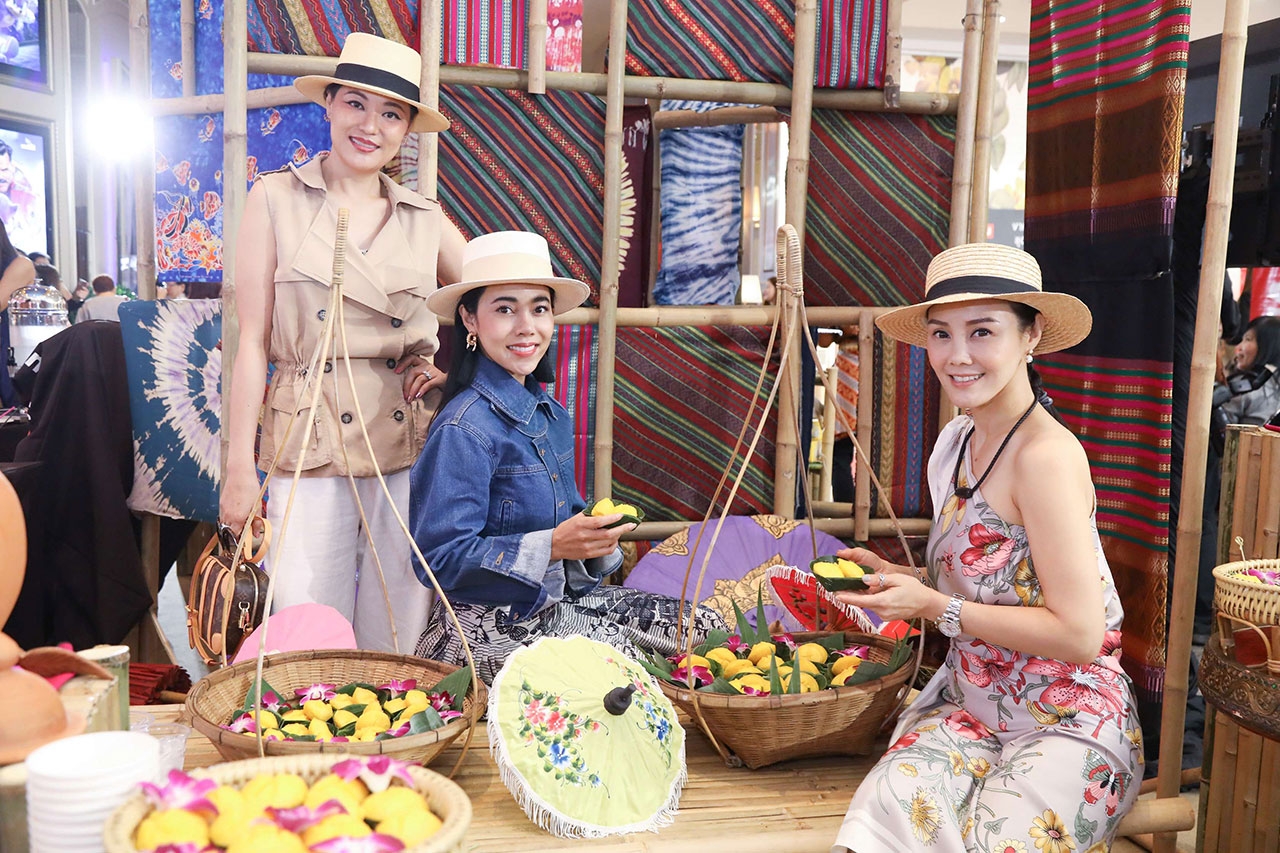 ยุวเรต ศรุตานนท์, วันทิตา ลิ่วเฉลิมวงศ์ และพิมพ์ชิน ภัคพัฒน์ชนม์ ชวนสัมผัสมนต์เสน่ห์ชุมชน