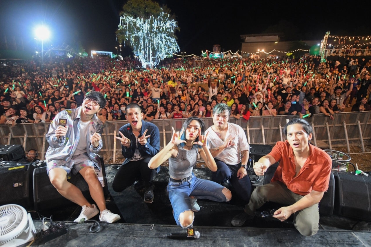 วง KLEAR ขอเซลฟี่กับชาวมูฟวี่ออนเดอะฮิลล์เป็นที่ระลึก