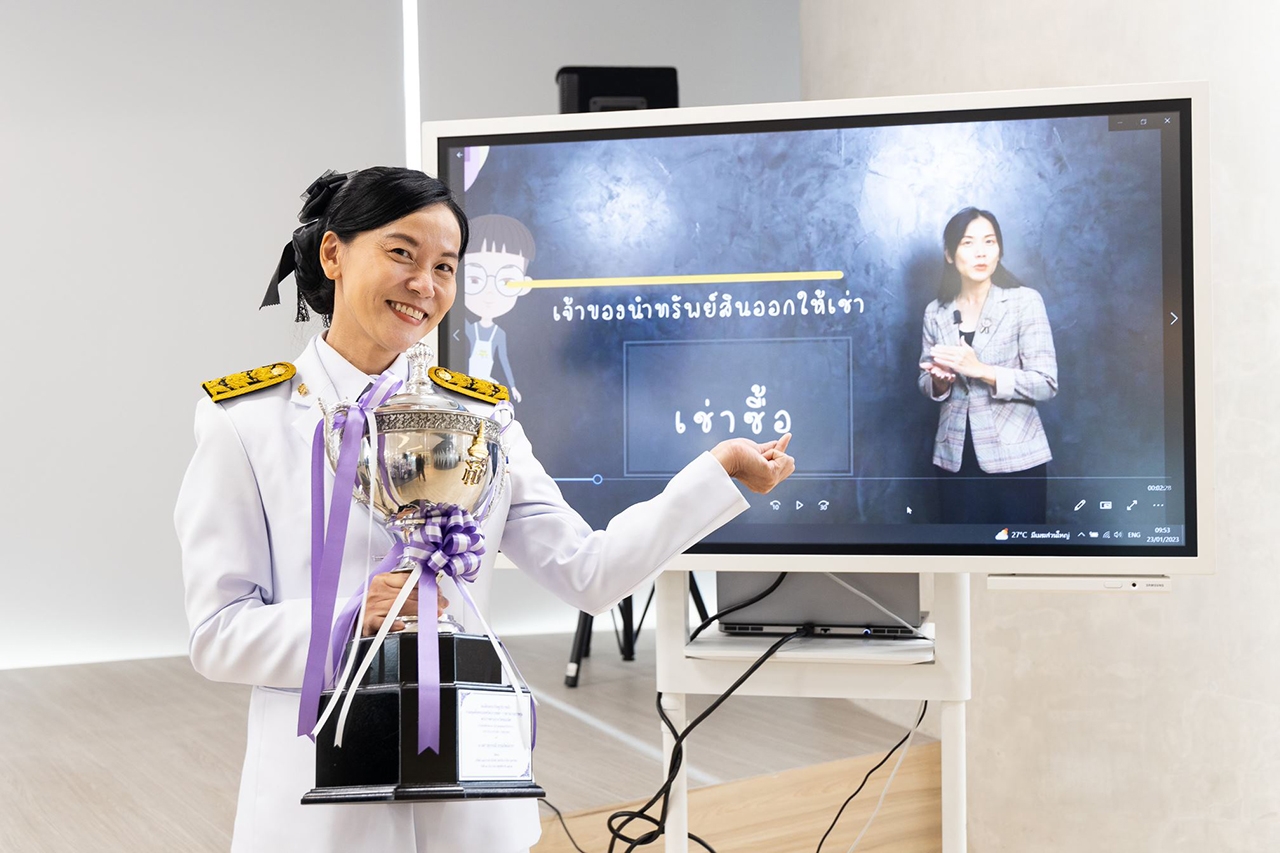 นางสาวสุวรรณี ธรรมรัตน์ธารา อาจารย์ จาก วิทยาลัยบริหารธุรกิจและการท่องเที่ยวกรุงเทพ