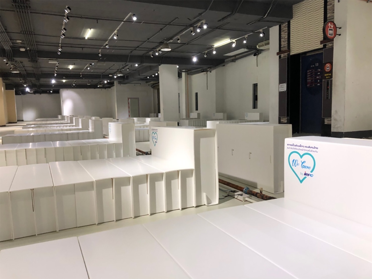 เตียงสนามพลาสติก POLMAXX (PP) รองรับน้ำหนักได้ถึง 200 กิโลกรัม