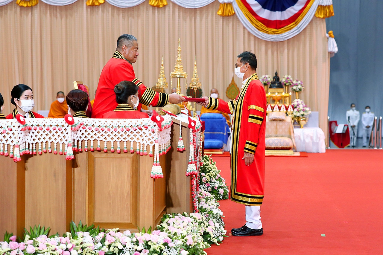 นายปิยะ ปิตุเตชะ ปริญญาบริหารธุรกิจดุษฎีบัณฑิตกิตติมศักดิ์ สาขาบริหารธุรกิจอุตสาหกรรม