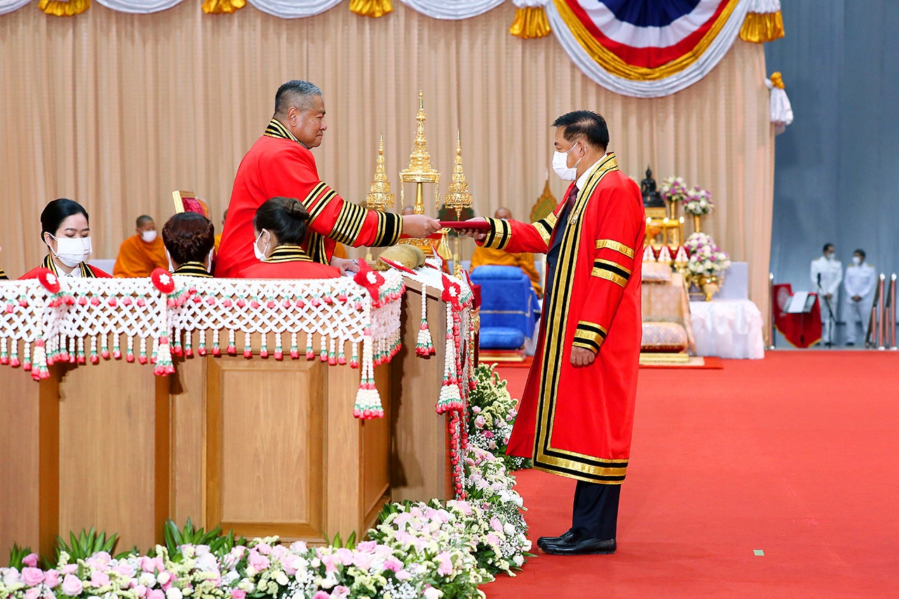 นายวรรธนะ เจริญนวรัตน์ ปริญญาปรัชญาดุษฎีบัณฑิตกิตติมศักดิ์ วิศวกรรมอุตสาหการ