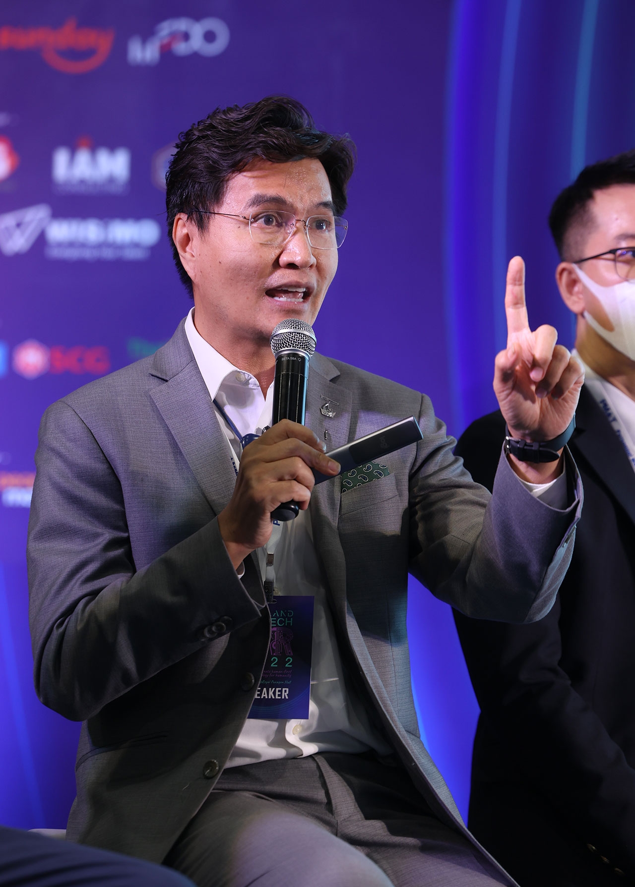 รศ. ดร.พิภพ อุดร รองอธิการบดีฝ่ายวิชาการ มหาวิทยาลัยธรรมศาสตร์