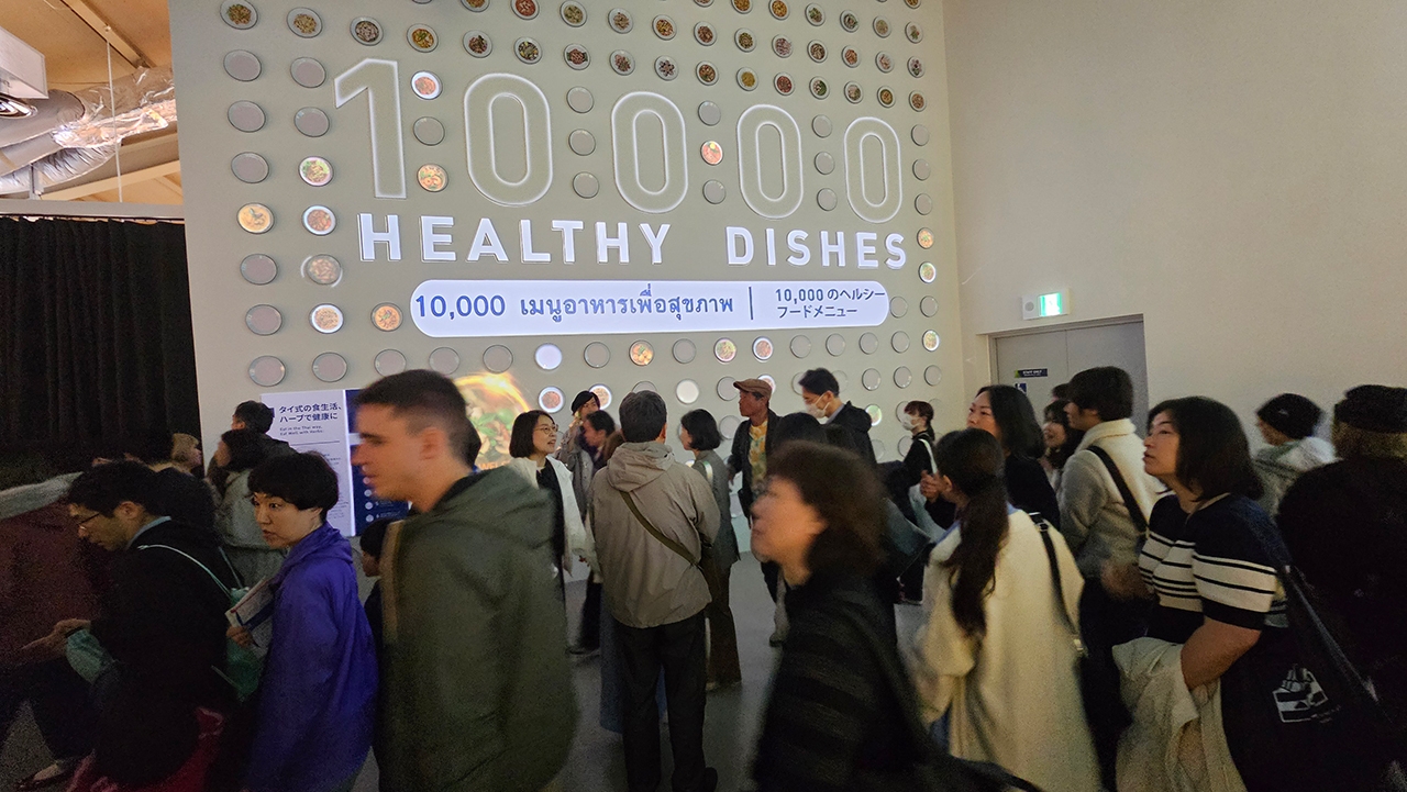 ผู้เข้าชมให้ความสนใจโซน-10,000-เมนูอาหารเพื่อสุขภาพ-เป็นจำนวนมาก