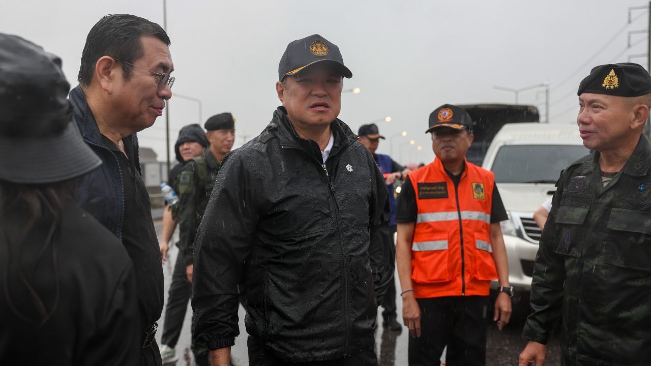 นายกรัฐมนตรีตรวจสอบสถานการณ์น้ำท่วมในสงขลา เตรียมประชุมด่วนช่วยเหลือประชาชน