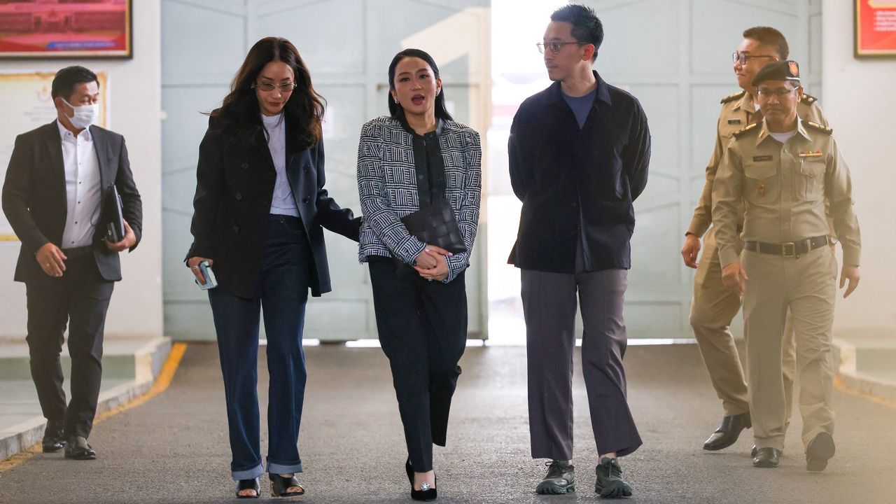 “อิ๊งค์-เอม” เข้าเยี่ยมนายทักษิณที่เรือนจำคลองเปรม