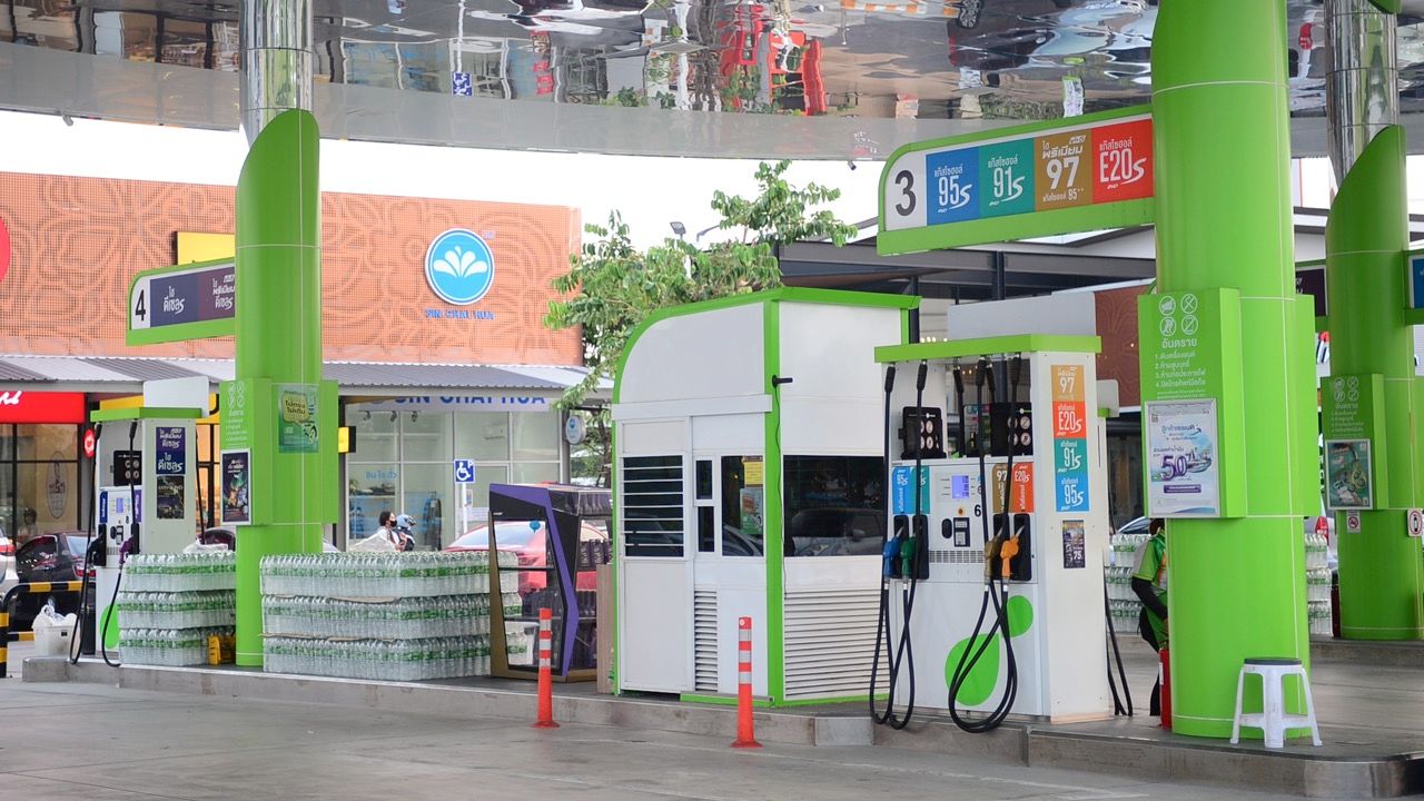 น้ำมัน E20: รถรุ่นไหนเติมได้และรถแบบไหนควรหลีกเลี่ยง?