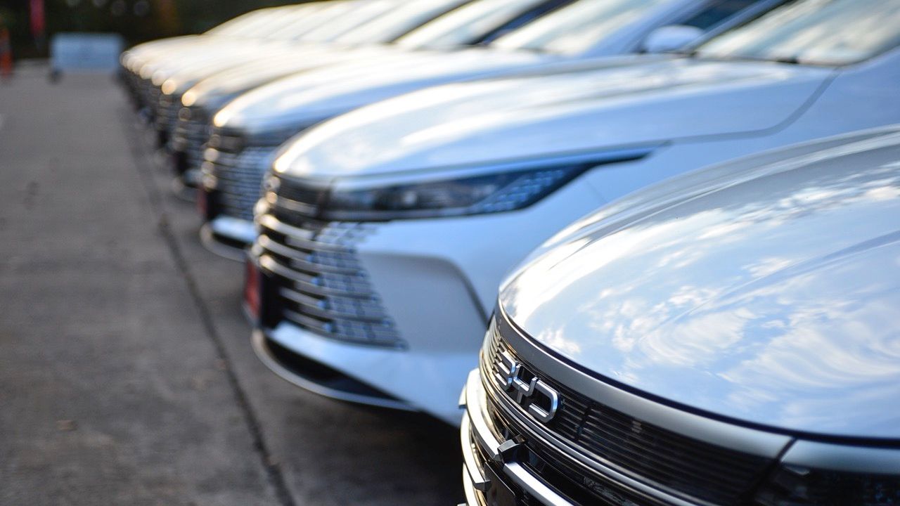 ความแข็งแกร่งแบรนด์รถยนต์ไฟฟ้าจีนในไทย: BYD ยังคงนำหน้า