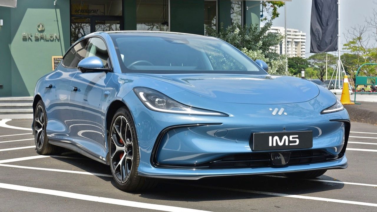 MG IM5 สปอร์ตซีดานไฟฟ้า แบตเตอรี่พลังสูง วิ่งไกลสุดยอด