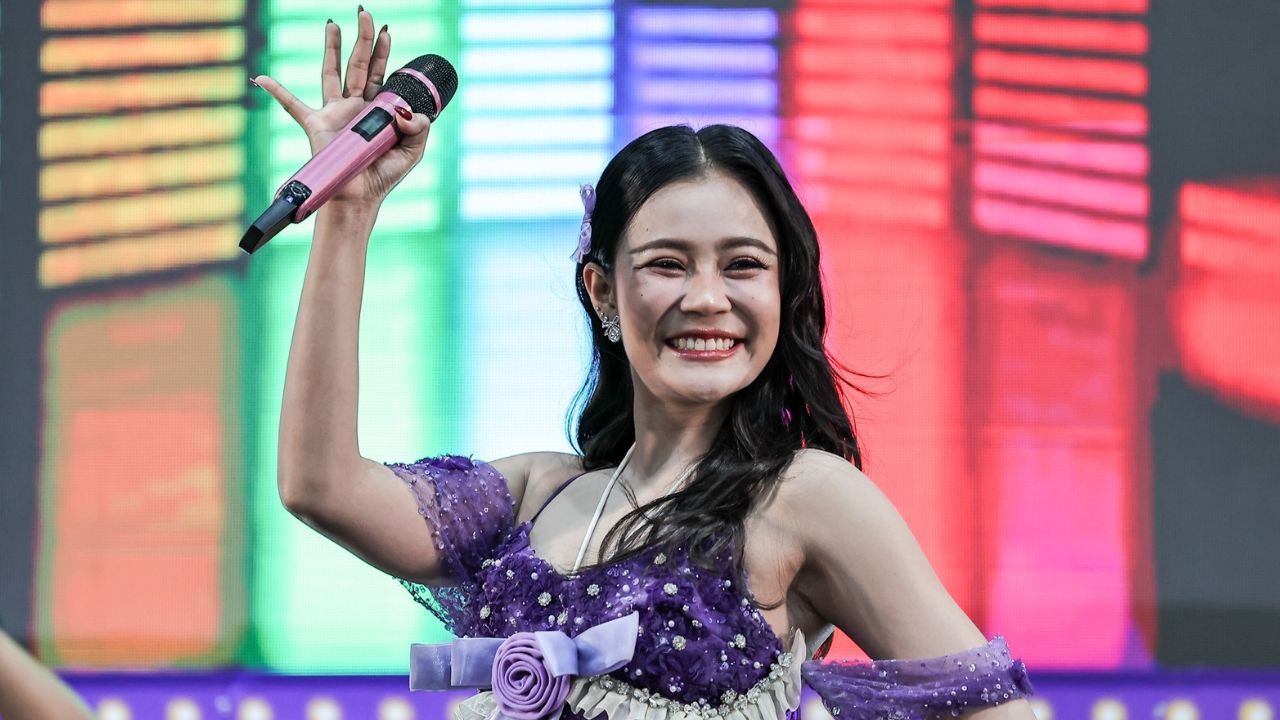ลำไย ไหทองคำ จัดเต็มโชว์ร้องเต้นม่วนสุดๆ ในงานไทยรัฐแฟร์ บางแค