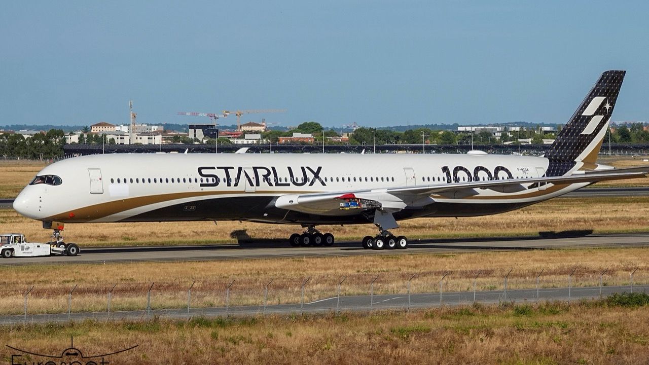 แอร์บัสส่งมอบ A350-1000 ลำแรกให้สายการบินสตาร์ลักซ์