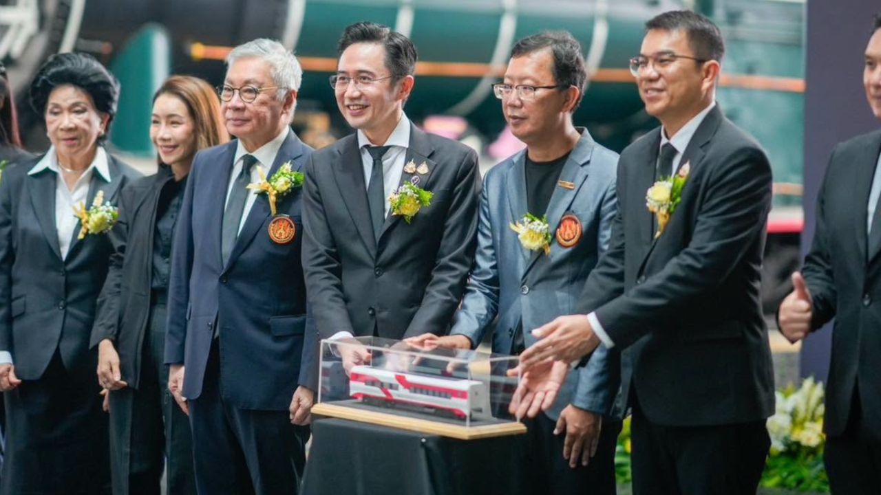 “อ.เชน” นำ อว.-สจล. ส่งมอบตู้โดยสารต้นแบบ “รถไฟไทยทำ” ชมนวัตกรรมใช้งานได้จริง
