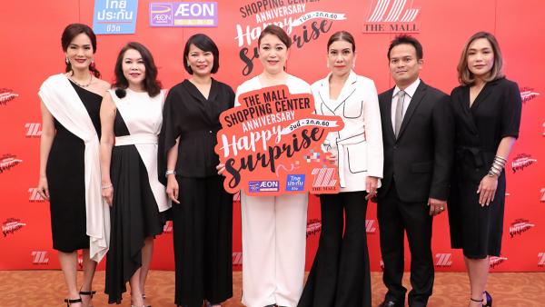 วัย 36 วรลักษณ์ ตุลาภรณ์ แถลงข่าวงาน “THE MALL SHOPPING CENTER ANNIVERSARY HAPPY SURPRISE” เพื่อมอบของขวัญพิเศษเซอร์ไพรส์นักช็อป ในโอกาสครบรอบ 36 ปี เดอะมอลล์กรุ๊ป จัดถึง 2 ก.ค. โดยมี สิริพร ใจสะอาด มาร่วมงานด้วย ที่โรงแรมอนันตรา สยาม สายวันก่อน.