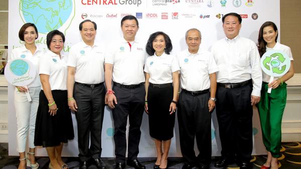 น้ำเน่าออกไป พิชัย จิราธิวัฒน์ จัดกิจกรรม CENTRAL Green Project @ Vibhavadi เพื่อเชิญชวนบำบัดน้ำเสียคูคลองถนนวิภาวดีรังสิต-ลาดพร้าว โดยมี สุพัตรา จิราธิวัฒน์, ดร.รอยล จิตรดอน และ ปกรณ์ พรรธนะแพทย์ มาร่วมงานด้วย ที่โรงแรมเซ็นทาราแกรนด์ ลาดพร้าว วันก่อน.