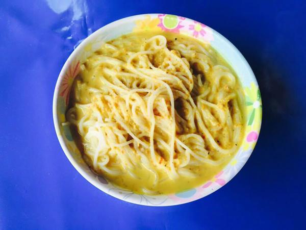 ขนมจีนราดนํ้ายากะทิ.