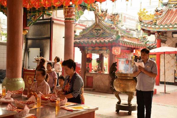 มูลนิธิป่อเต็กตึ๊ง พลับพลาไชย เตรียมสถานที่รับเทศกาลตรุษจีน