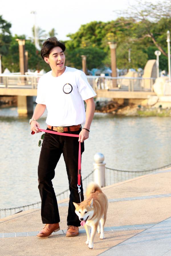 พาน้องหมามาเดินเล่นด้วย