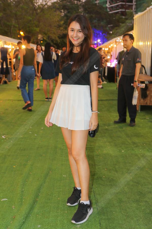 สาวน้อยลูกครึ่งลุคสปอร์ตเกิร์ล