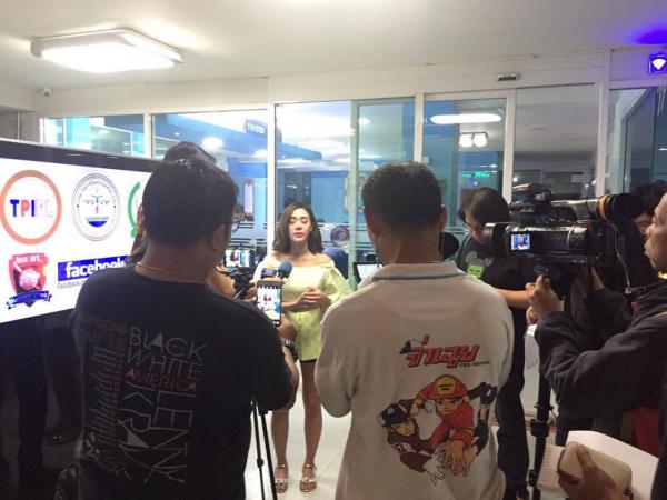 กัสจังให้สัมภาษณ์สื่อมวลชน